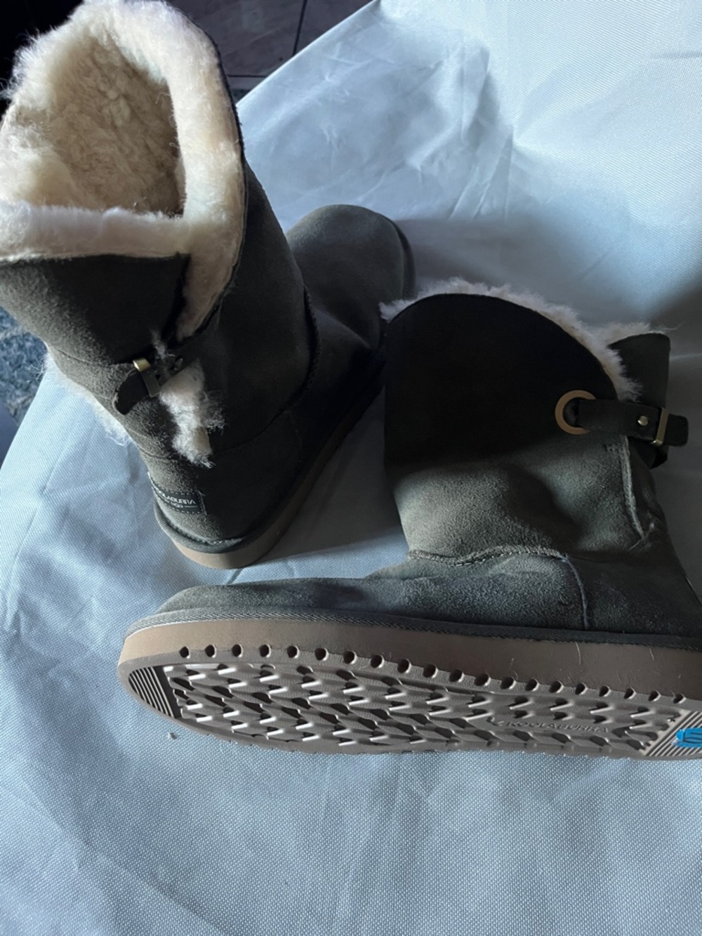 Kookaburra by UGG Short Suede Boots - Olive size 10